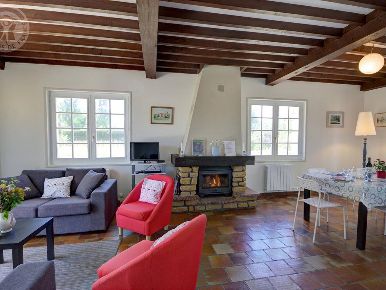 Bright cottage with large garden and private tennis in Nervieux, Montbrison