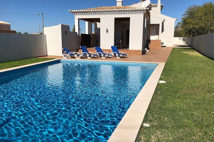 Villa for 6 people, with Balcony and Garden in Almancil