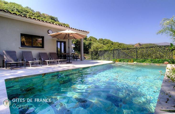 Gîte pour 4 personnes, avec Terrasse et Piscine