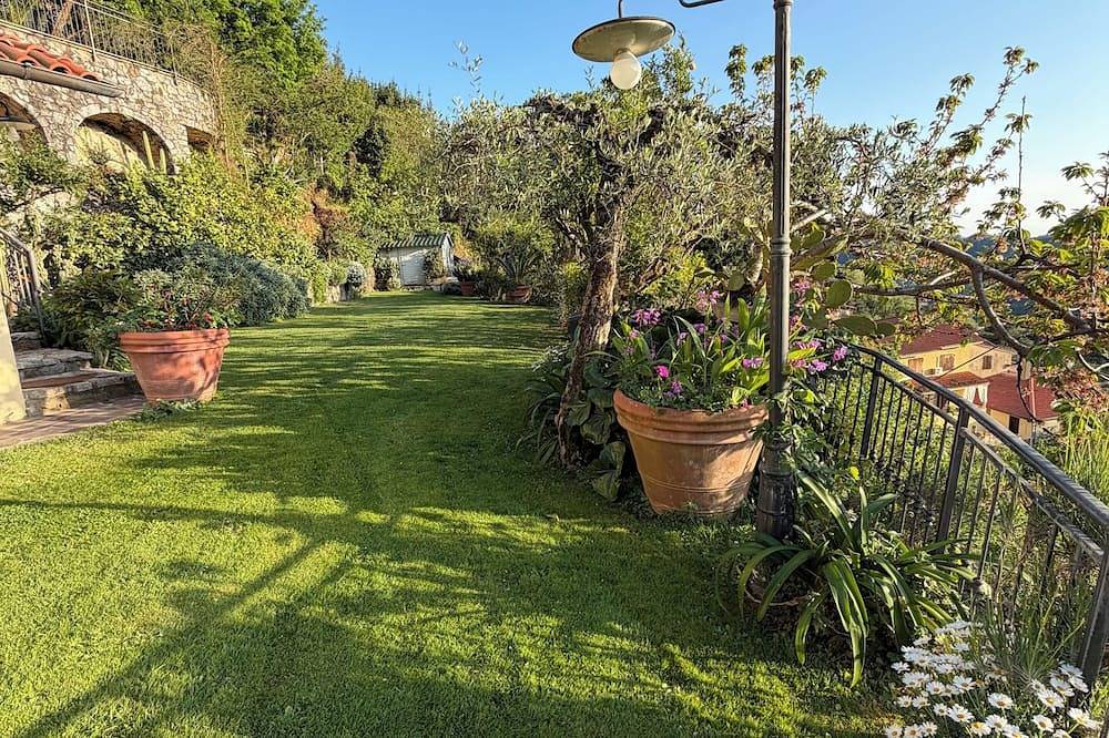 Romantic Villa ⭐ Pool ⭐ Sea View, Wall Box in Forte dei Marmi, Italienische Riviera