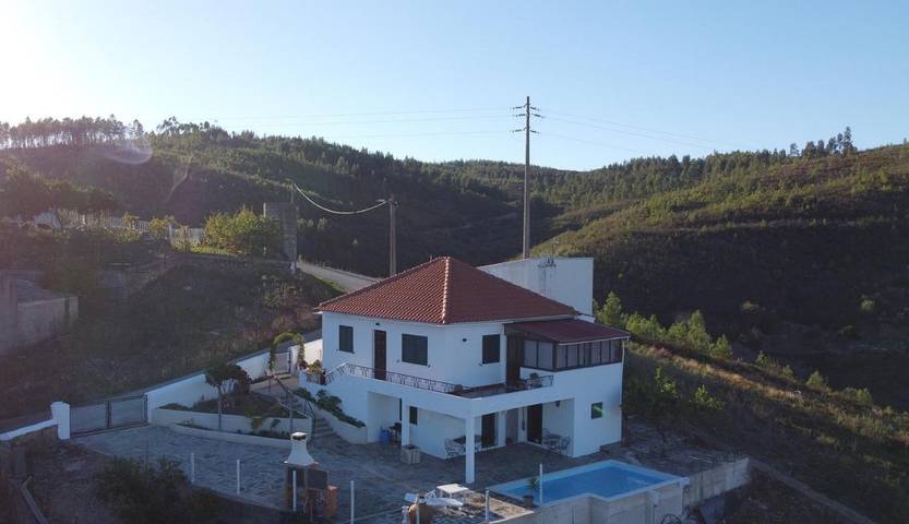 Location de vacances pour 6 personnes, avec vue ainsi que piscine et jardin, animaux acceptés à Proença-a-Nova - 3