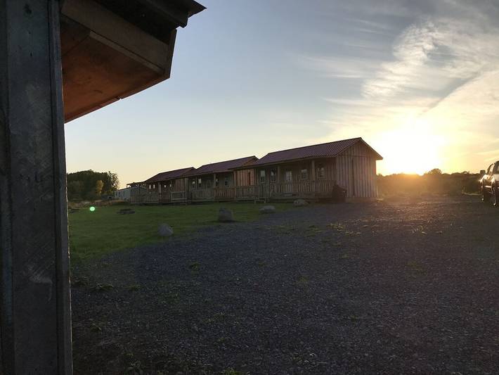 Log cabin for 4 people, with yard in Vermont