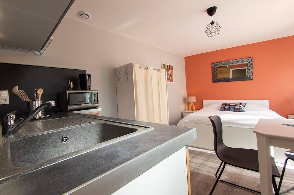 Appartement entier, Studio-Prestige-Sdb privée-Terrasse in Saint-Quentin, Aisne