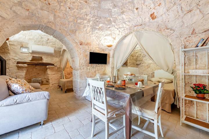 Trullo Delle Ginestre Private Pool in San Vito dei Normanni, Salento