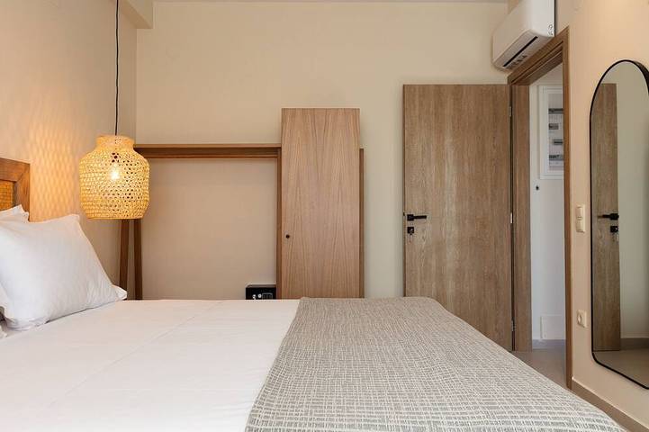 Geheel appartement, Seaside Apartment with Private Roof Garden & Jacuzzi - 100m from the Beach in Rethymno en omgeving