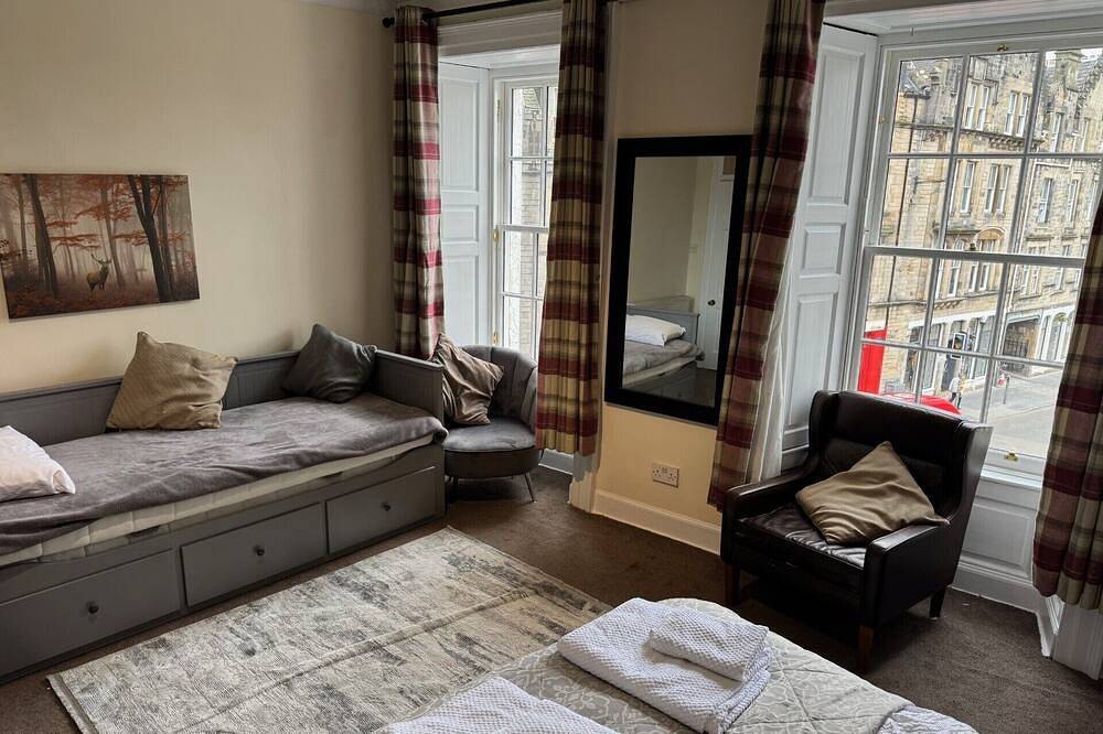 Ganze Wohnung, Wunderschön renovierte 2-Zimmer-Wohnung im 1. Stock im Herzen der Altstadt von Edinburgh in Edinburgh, Edinburgh und Lothian