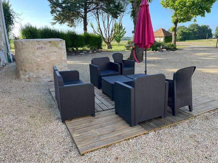 Location de vacances pour 8 personnes, avec Terrasse et Jardin ainsi que Piscine et Vue à Parçay-les-Pins