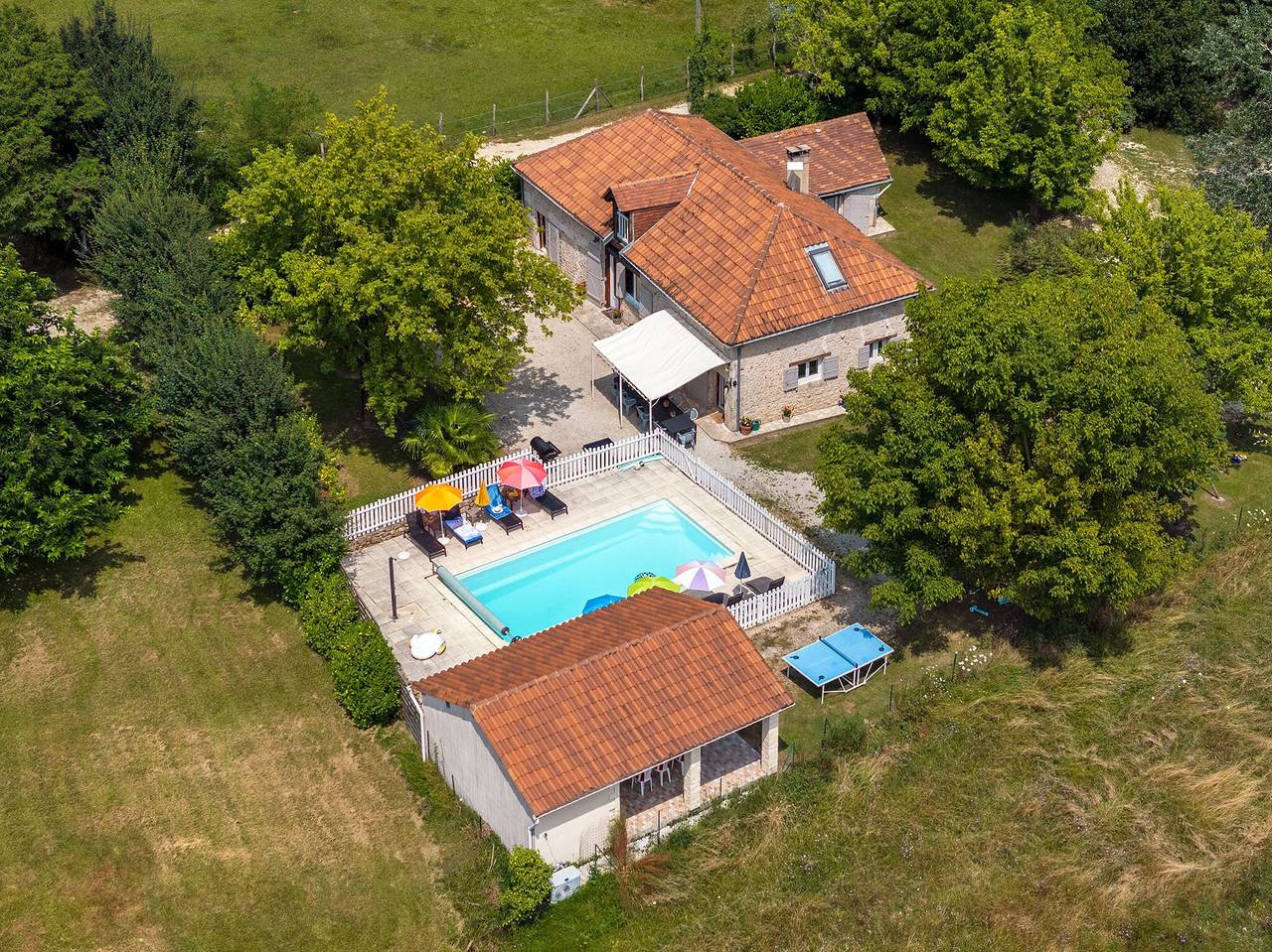 La Jandrine – Calme et repos "au vert" dans maison de charme avec piscine privée chauffée  in Limeyrat, Périgord Noir