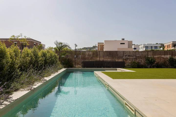 Location de vacances pour 10 personnes, avec balcon ainsi que jardin et piscine, adapté aux familles à Sitges - 3