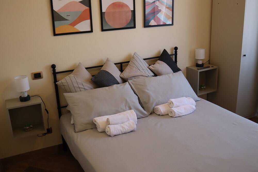Ganze Wohnung, Nina's Home: 15 min to Rome - 10 min Airport in Ciampino, Parco Regionale dei Castelli Romani