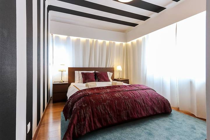 Luxurious & Modern central apt w / 4 rooms, private terrace and 2 parking spaces in Costa de Lisboa