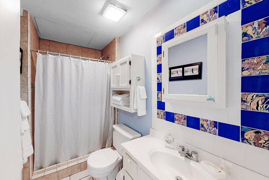 Ganze Wohnung, Ground-Floor Condo with Wifi & Shared Pool - Beach Across the Street, 2 Dogs Ok in South Padre Island, Laguna Madre