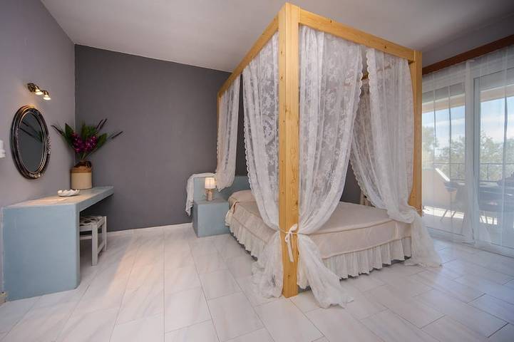 Ferienwohnung für 4 Personen, mit Garten und Pool in Archangelos