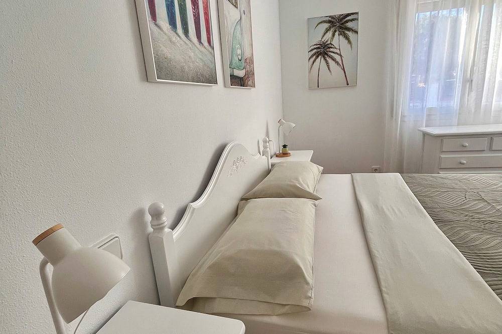 Villa with swimming pool, barbecue and playground. Ideal to enjoy with the family in Vandellòs i l'Hospitalet de l'Infant, Costa Dorada