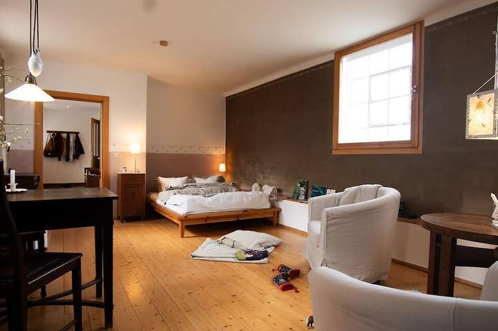 Ganze Wohnung, Small romantic apartment with sauna, garden, pool in Pegau, Burgenlandkreis