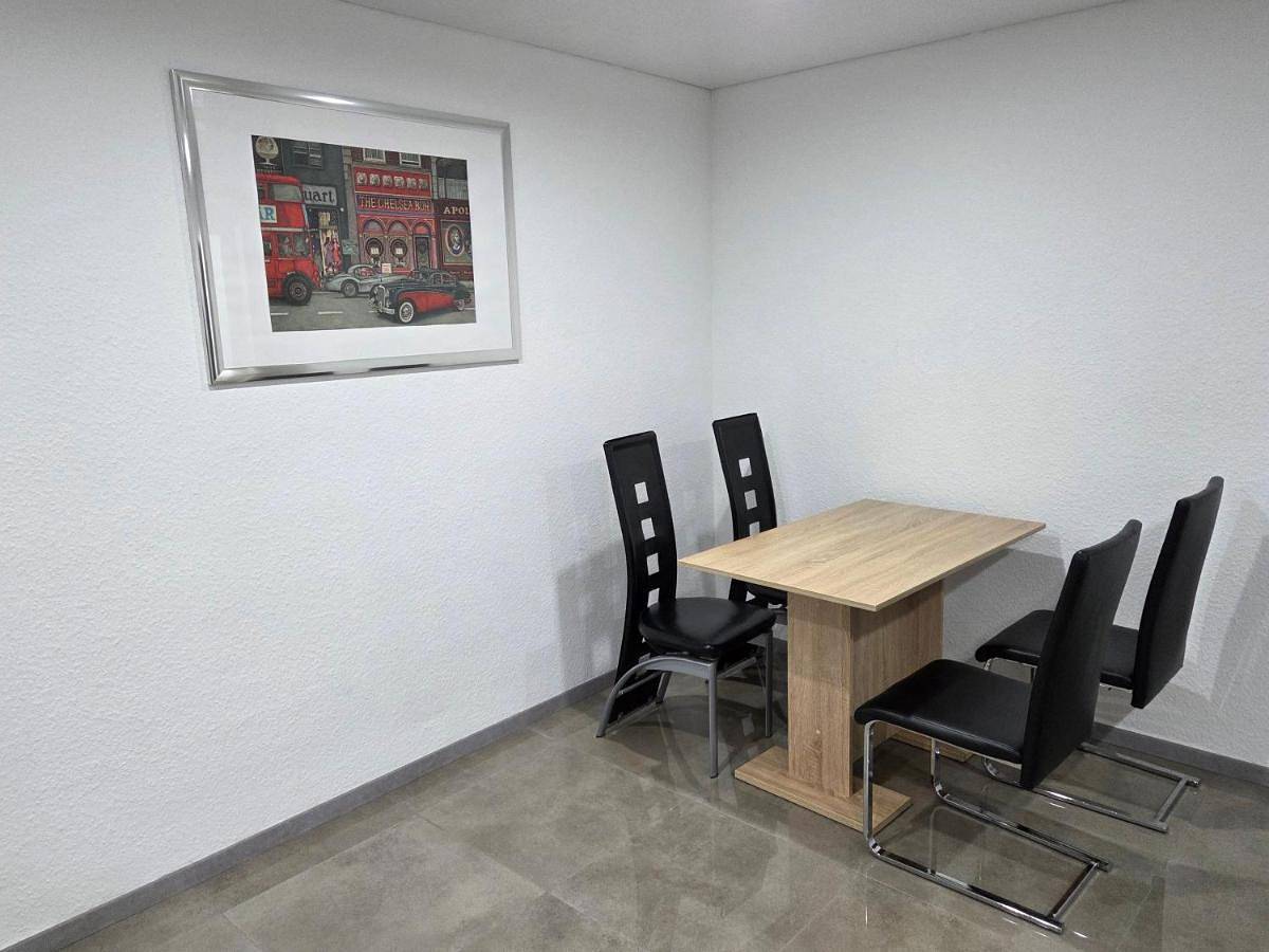 Ganze Wohnung, One-Bedroom Apartment in Weilerswist, Rheinland