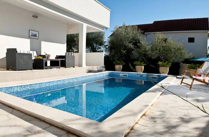 Villa pour 6 personnes, avec jardin et piscine à Okrug Gornji - 2
