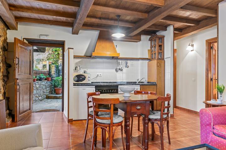 Appartement entier, Appartement "El Cueto" avec vue sur les montagnes, terrasse privée et Wi-Fi in Cangas del Narcea, Parc Naturel des Sources du Narcea, Degaña et Ibias
