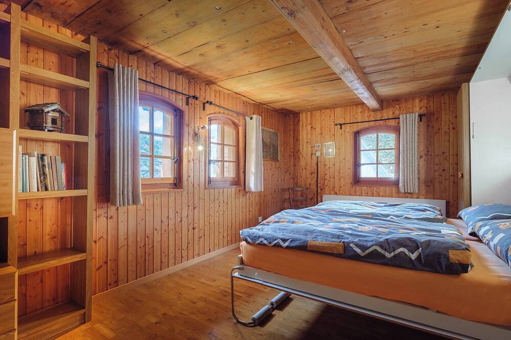 Entire apartment, Unique apartment in the heart of the old town of Visp / Wallis in Visp, Wallisian Alps