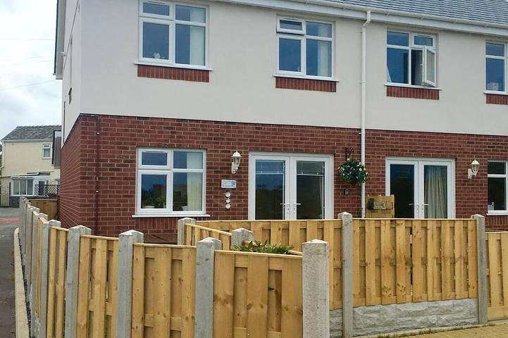 Holiday rental for 6 people, with garden in Benllech
