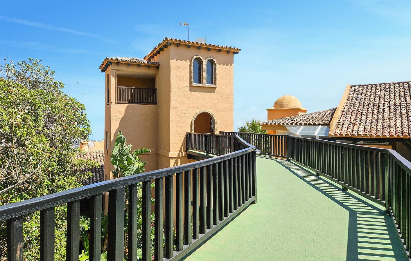 Apartamento vacacional entero, Apto 132m2 c/ Parking, Piscina y Playa 2km in Urbanizacion Calahonda, Mijas