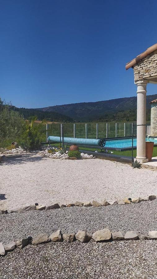 Location de vacances pour 8 personnes, avec vue ainsi que jardin et piscine à Félines-Minervois - 2