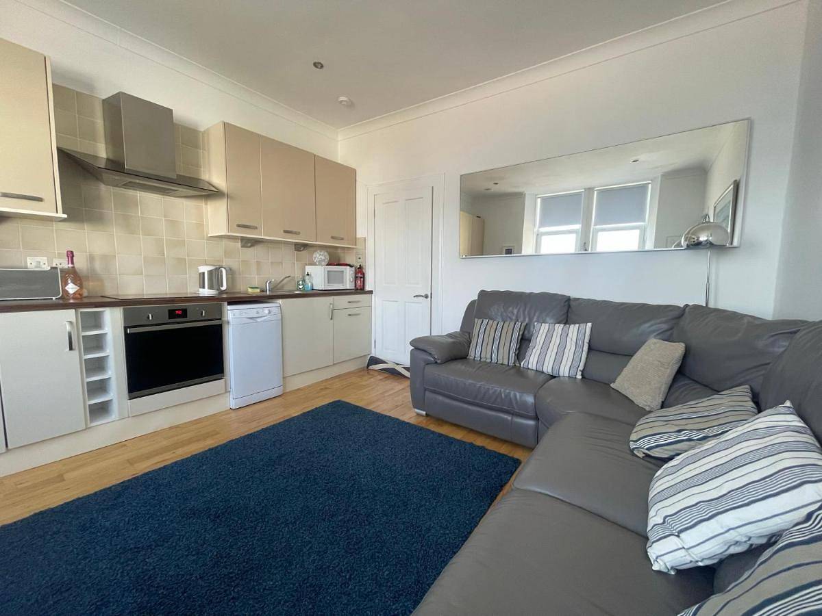 Entire apartment, Two-Bedroom Apartment in Millport, Firth Of Clyde
