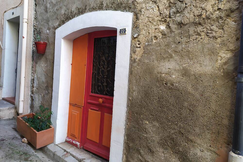 Attractive, Renovated Village House in Traffic-free Street in Estagel, Parc naturel régional Corbières-Fenouillèdes