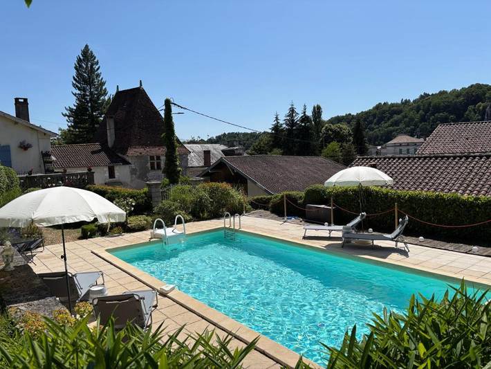 Location de vacances pour 2 personnes, avec Balcon et Terrasse ainsi que Jardin et Piscine dans Brantôme en Périgord