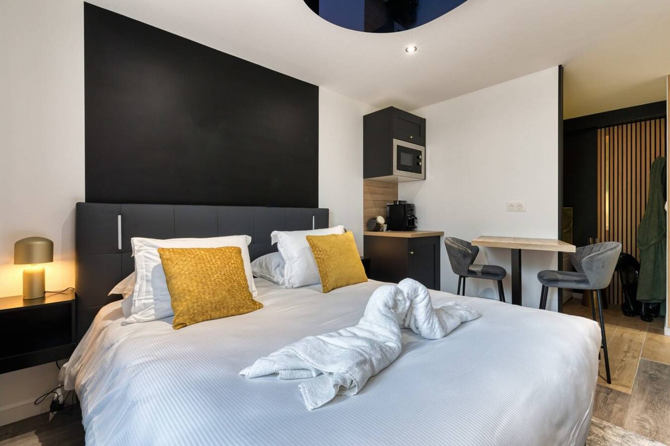 Studio entier, Love Room : le logement idéal pour un séjour en amoureux, cosy et intimiste in Sotteville-lès-Rouen, Région de Rouen