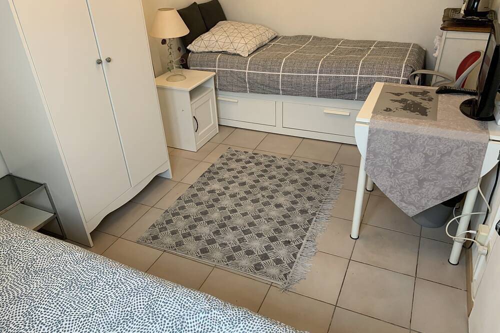 Comfortable room for 3 people in Vaulx-en-Velin, Rhône