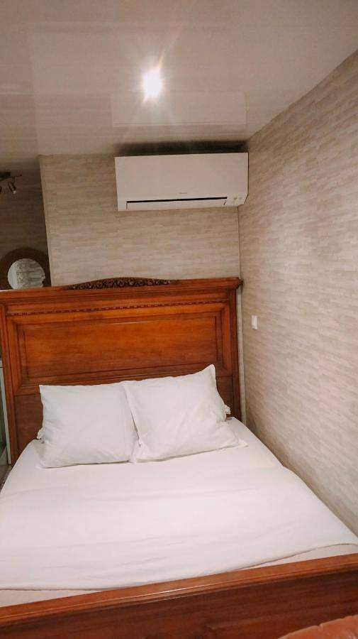 King Room with Spa Bath in Amblainville, Oise