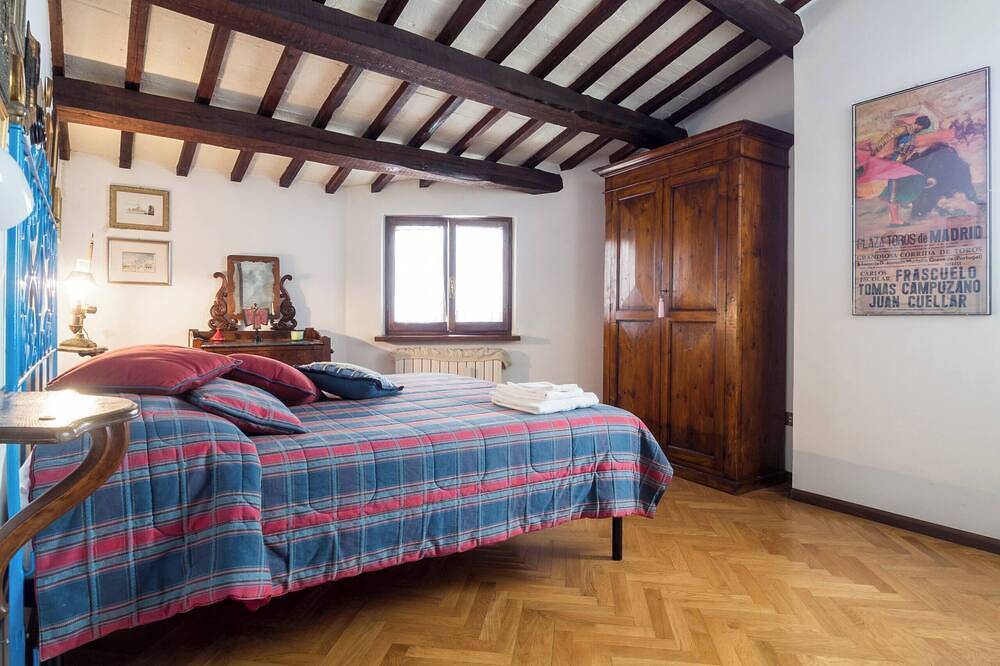 Entire apartment, Top-Roof Large Apartment In Spoleto City Center, Quiet And Cozy To Feel At Home in Spoleto, Perugia Province