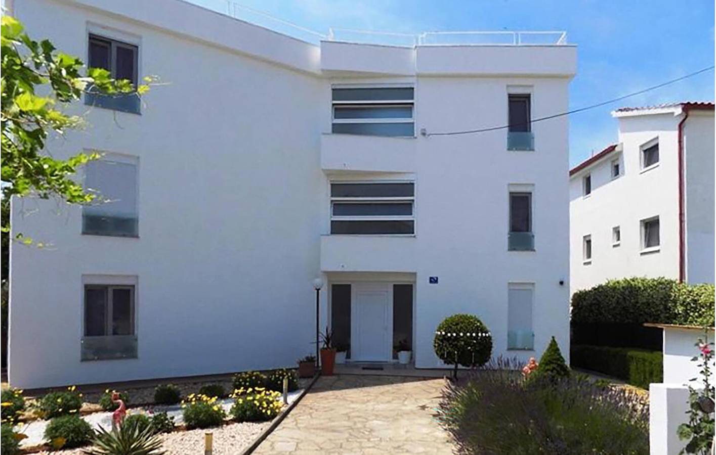 Ganze Ferienwohnung, Urlaub am Meer: Gemütliche Ferienwohnung mit Terrasse und WLAN, 400 m vom Strand entfernt in Pirovac, Šibenik-Knin