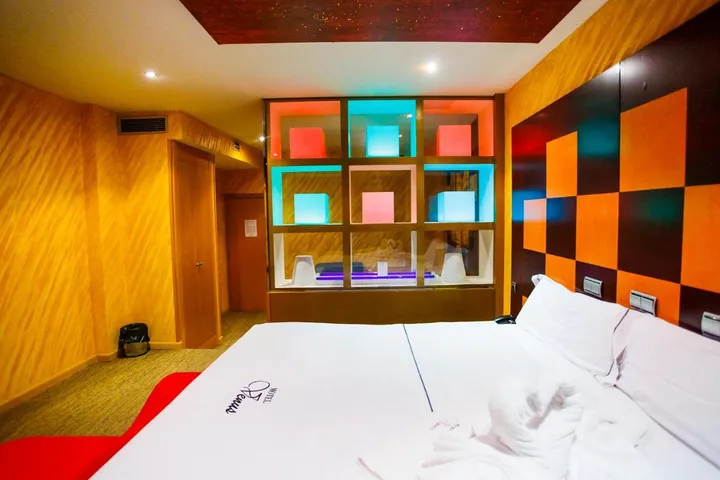 Hotel para 2 personas, con jacuzzi y jardín - 1