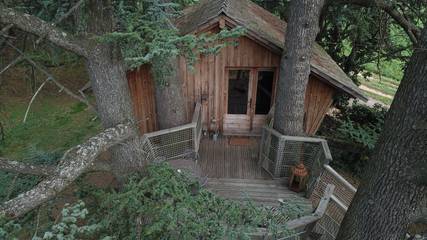 Cabane dans les arbres pour 4 personnes, avec jardin et piscine à Cordelle