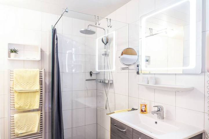 Ganze Wohnung, Einzigartiges Bergpanorama, gratis WLAN, Balkon, Garten, Liegewiese, Spielplatz in Bregenzerwald (Vorarlberg), Schröcken