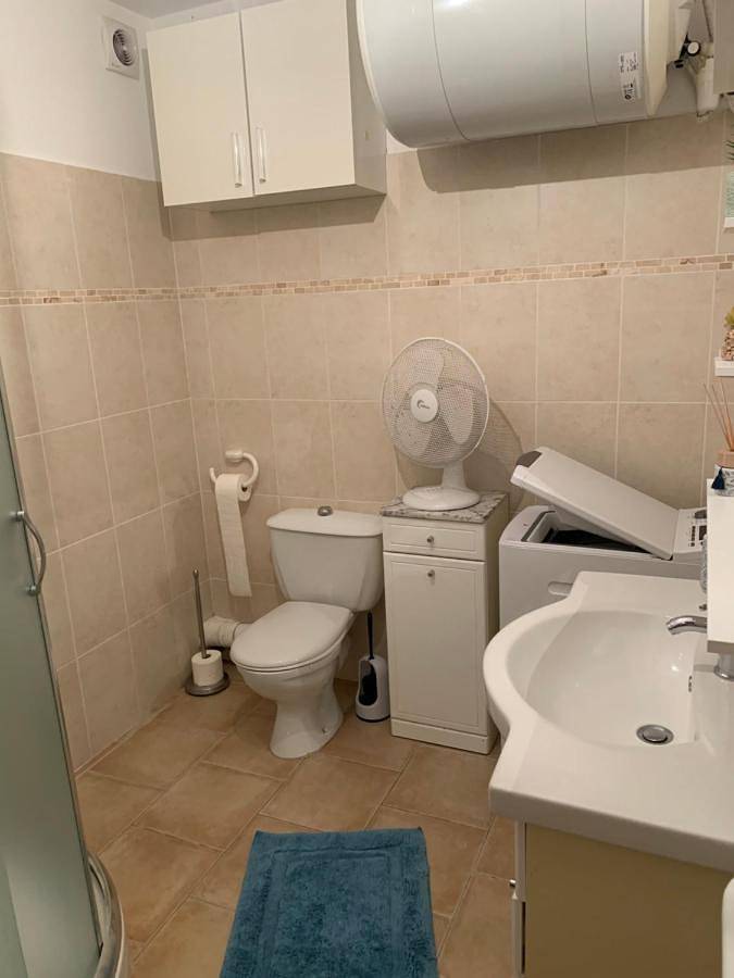 Appartement entier, Studio tout équipé de 27m2, à 100m de la mer, et 500m des commerces in Aregno, Région de Calvi
