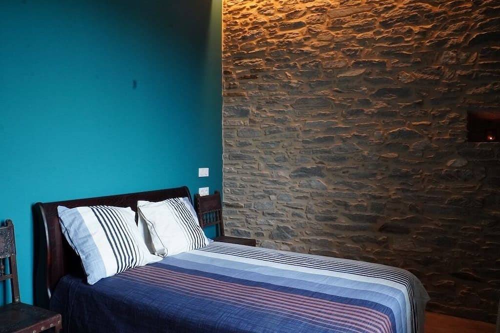 Apartamento entero, Characterful Studio in heart of Medieval Saint-Yrieix-la-Perche in Saint-Aurélien, Región de Limoges