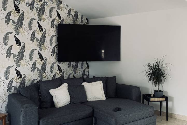 Holiday home for 14 people, with hot tub and garden in New Forest