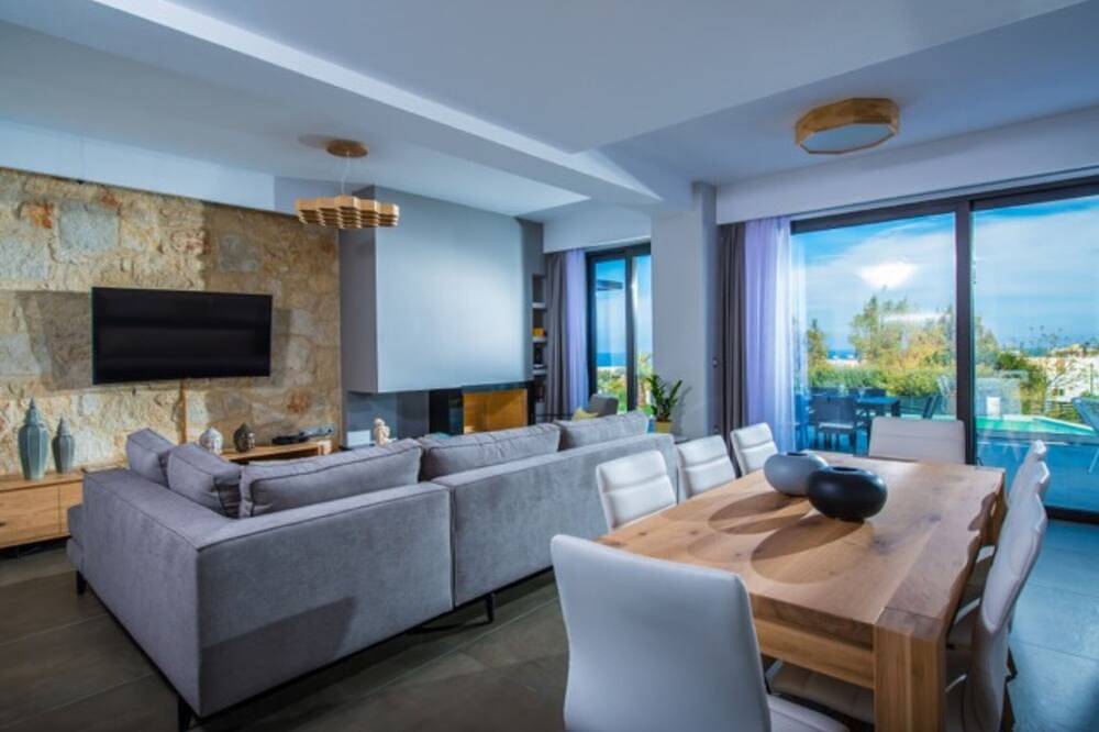 Orama Luxury Villa, 4 Bedrooms with Private Pool, Sleeps 8 in Koutouloufari, Limenas Chersonisou