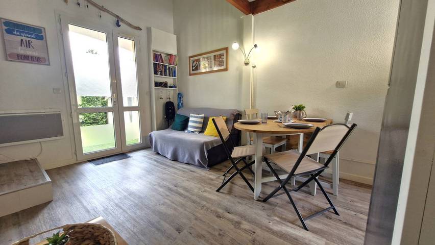 Gîte pour 4 personnes, avec terrasse ainsi que piscine et jardin à Meschers-sur-Gironde - 3
