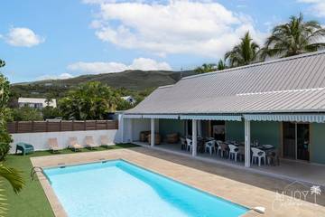 Gîte pour 18 personnes, avec piscine à La Saline les Bains