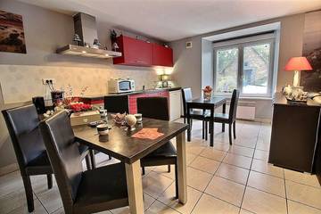Gîte pour 4 personnes, avec jardin à Gommenec'h