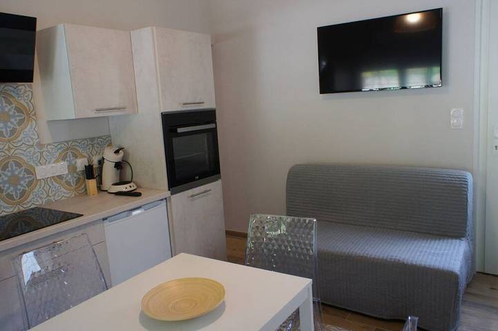 Gîte pour 3 personnes, avec piscine et jardin à Crest - 2