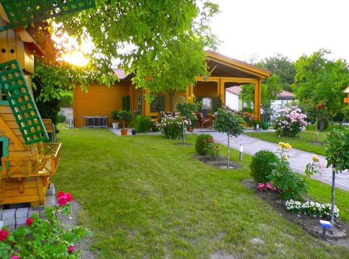 Ferienwohnung für 4 Personen, mit Terrasse und Garten sowie Seeblick und Ausblick in Mörbisch am See