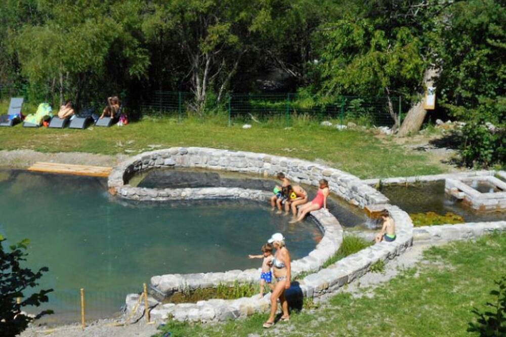 Comfortable Chalet - 60m², 6 Pers, Equipped Kitchen, Terrace in Guillestre, Écrins National Park