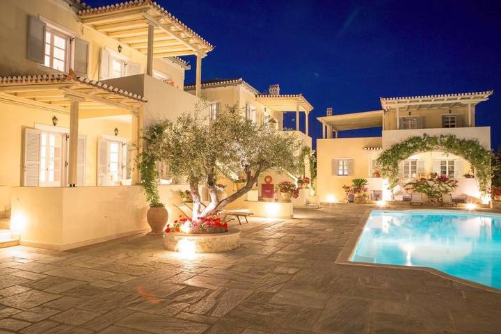 Location de vacances pour 3 personnes, avec Balcon et Terrasse ainsi que Jardin et Piscine dans Spetses - 2