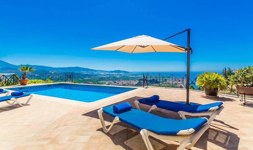 Villa 'Aura' mit Meerblick, WLAN und Klimaanlage in Salobreña, Costa Tropical