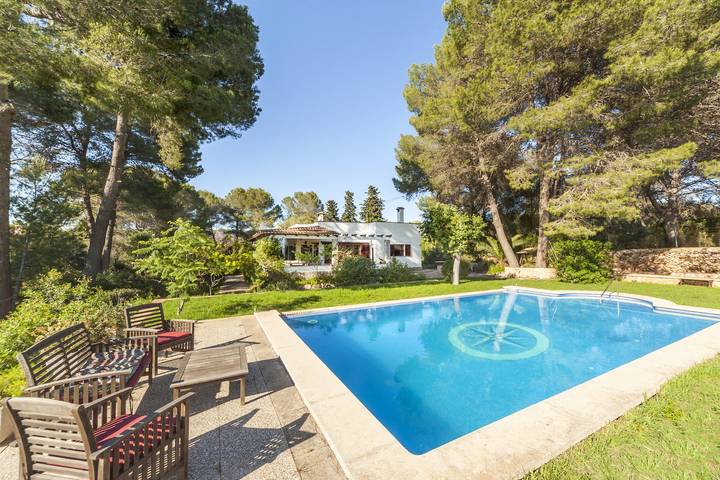 Villa for 5 people, with Balcony and Terrace as well as Yard and Pool in Palma